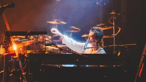 Jacob Collier podczas koncertu w Lizbonie