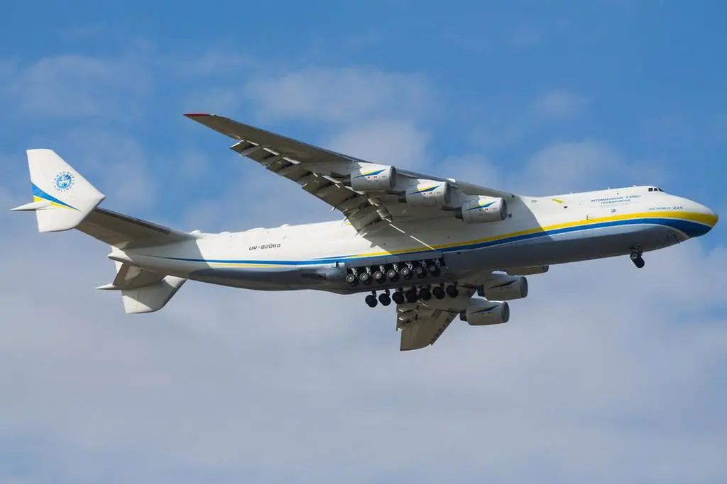 Antonow an-225 mrija nad Warszawą 14 kwietnia 2020 roku