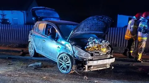 Dwa wypadki w jednym miejscu. Nie żyje strażak i kobieta, której próbował pomóc