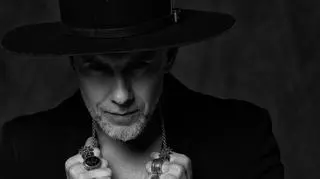 Adam Nergal Darski: dlaczego zakładamy ludziom korony, żeby później je zrywać?