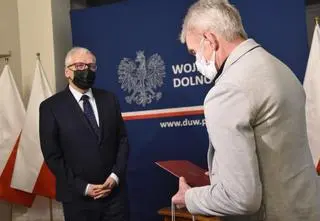 Przez 23 lata niewolniczo pracował na fermie drobiu, teraz Rosjanin otrzymał polskie obywatelstwo