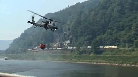 Poles help Czechs to tackle wildfires raging in national park 