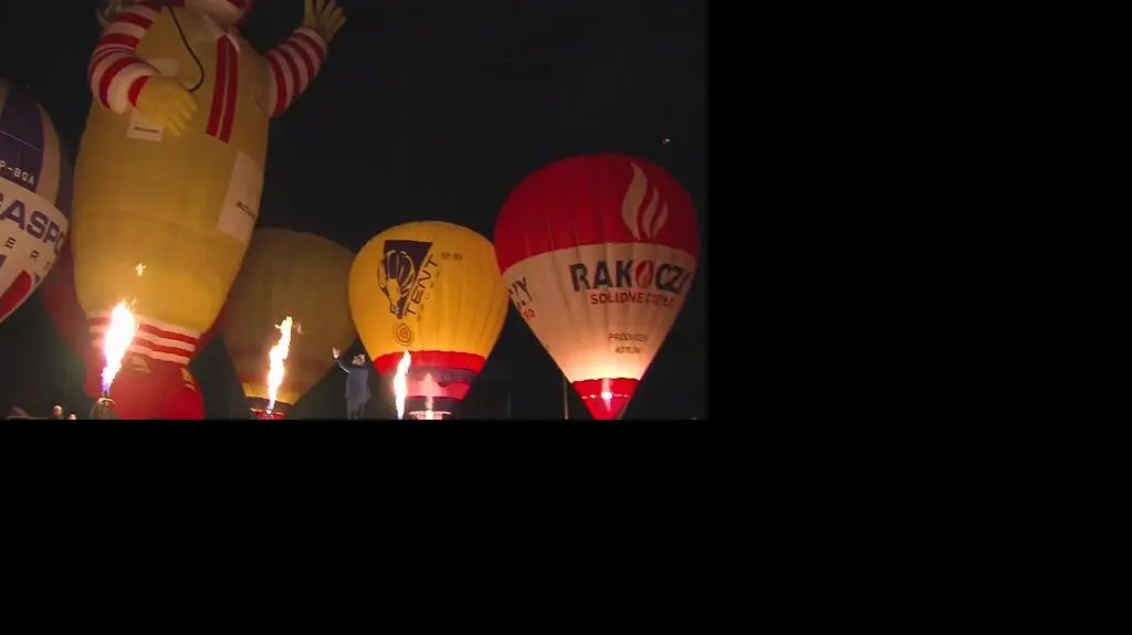 Nocne show balonów