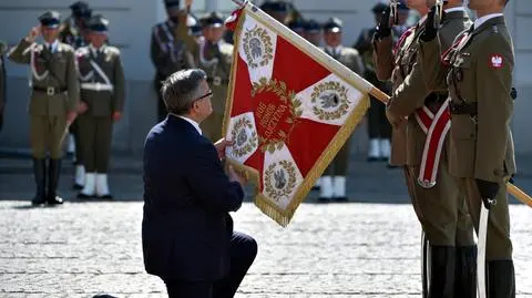Prezydent Komorowski żegna się z siłami zbrojnymi