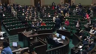 Głosowanie nad ustawą o Trybunale Konstytucyjnym. Posłowie opozycji wychodzą