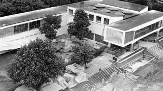 Nieudekorowany jeszcze Pawilon 10 w 1955 r