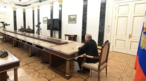 Brytyjskie media: Putin wtrąca się do decyzji na niskim szczeblu. Pogłębia klęskę armii w Ukrainie