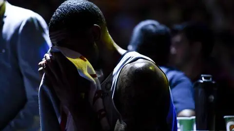 Problemy z sercem dały o sobie znać podczas meczu. Czołowy koszykarz NBA nagle kończy karierę