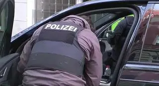 Pijany 54-latek wjechał samochodem w budynek mieszkalny 