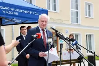 Jarosław Gowin na konferencji prasowej w Głogowie