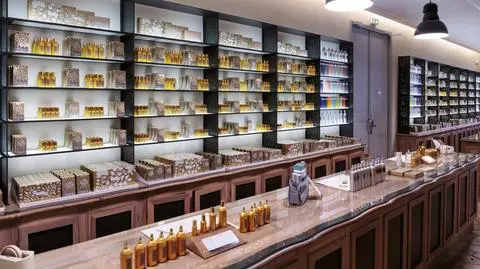 Stolica francuskiego perfumiarstwa liczy koszty kryzysu klimatycznego