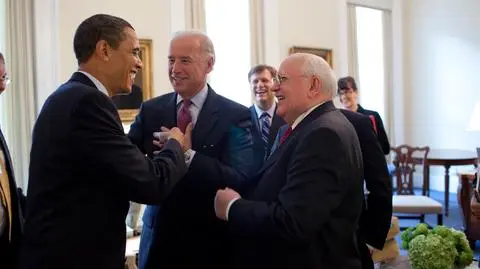 Trump na polu golfowym, Biden w kościele. Media obserwują niedzielną aktywność obu rywali