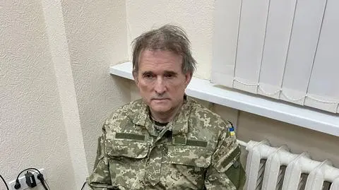 Wiktor Medwedczuk w kajdankach