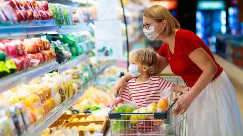 Wzrost cen wyhamował. Tanieje żywność, paliwa w górę