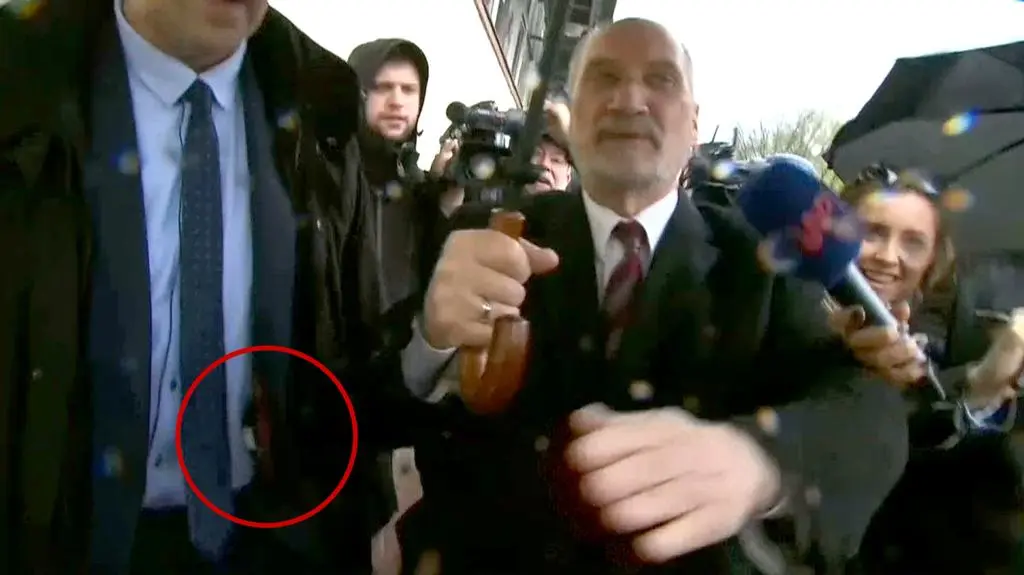 Macierewicz stawił się przed komisją w siedzibie PiS