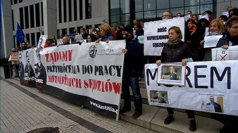 Protest w obronie sędziów i niezależnych sądów w Krakowie