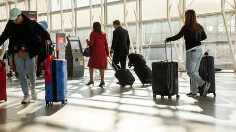 lotnisko JFK Nowy Jork USA - Midary shutterstock_2230337947
