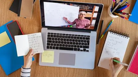 Zbierają laptopy i tablety do zdalnej nauki dla uczniów. "Skala problemu jest bardzo duża"