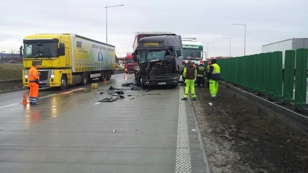 Na A4 zderzyły się trzy samochody ciężarowe