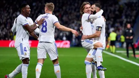 Real wygrywa w derbach i odjeżdża w wyścigu po tytuł