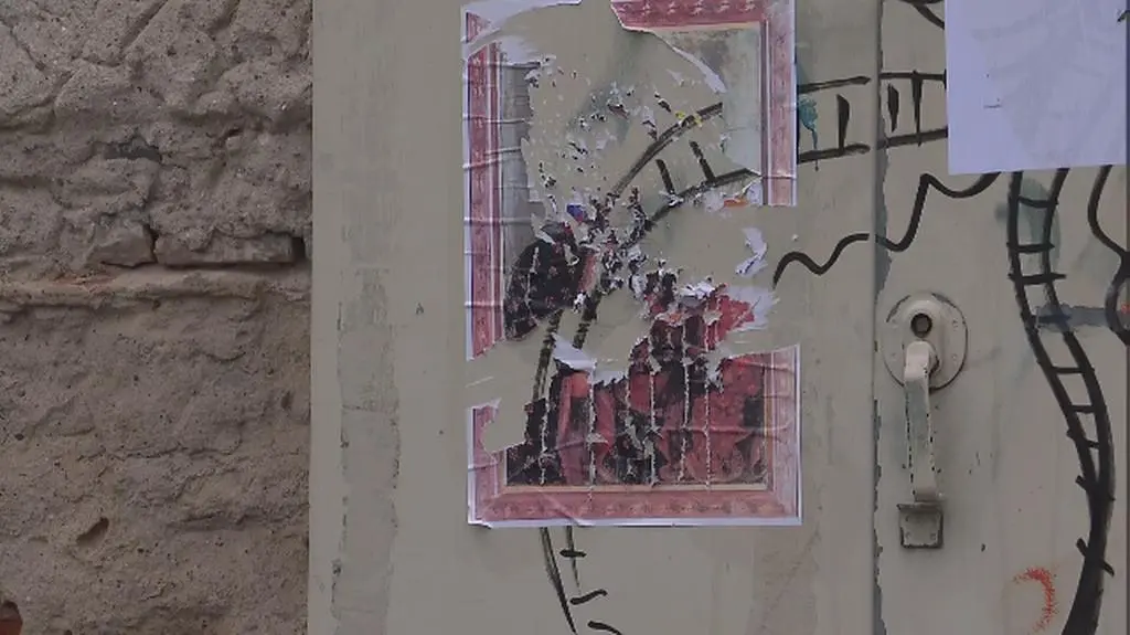 Plakaty z tęczową Matką Boską pozrywane w Płocku