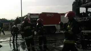 Pożar autobusu gasiło 4 zastępy strażaków