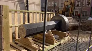 Pomnik podzielono na części