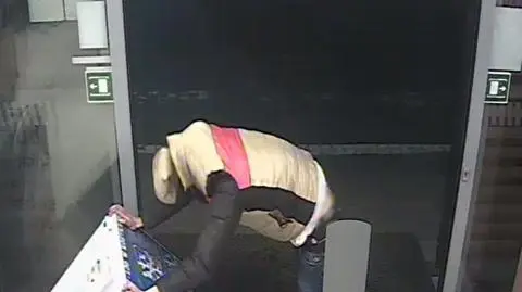 Rozlewał paliwo i niszczył wszystko, co spotkał na swojej drodze. "Dla zabawy"