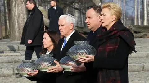 "Było widać, że to przeżywają". Duda i Pence odwiedzili Auschwitz