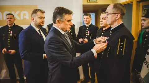 Michał Moskal (w garniturze z lewej) na Barbórce w kopalni Bogdanka w 2022 roku