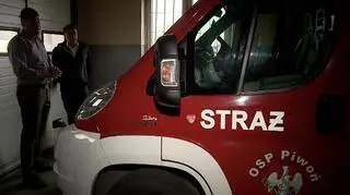 Strażacy nie jeżdżą na akcje, bo bez prądu nie można nawet otworzyć bramy