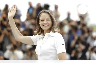 Jodie Foster po pokazie prasowym w Cannes pozuje fotoreporterom