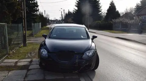 Wjechał w przystanek i uciekł. Znaleźli go, bo zgubił tablicę rejestracyjną