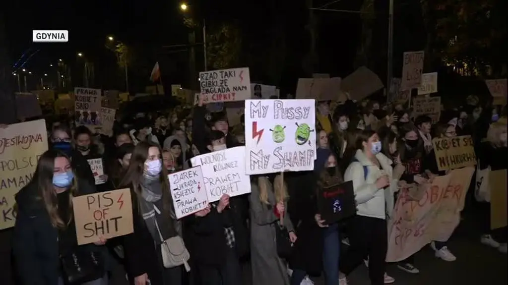 2710N380X BUM PROTESTY