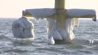 Niskie temperatury zmroziły też rybackie boje i wyciągi