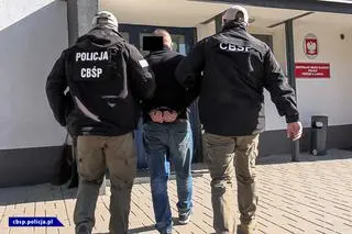 CBŚP zatrzymało 11 osób, które miały pomagać w zdobywaniu fałszywych zaświadczeń szczepień przeciwko COVID-19