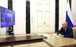 Władimir Putin w czasie spotkania z członkami Rady Bezpieczeństwa, które odbyło się w formie wideokonferencji  