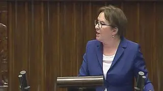 Kopacz zaprezentowała pustą teczkę z ustawami na pierwsze 100 dni