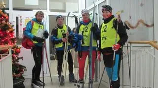 Wśród wielu dyscyplin na trasie rajdów przygodowych są także narty