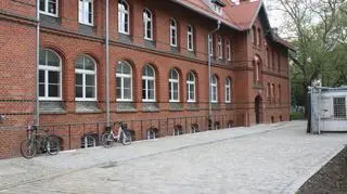 W budynku znajdują się nowoczesne laboratoria