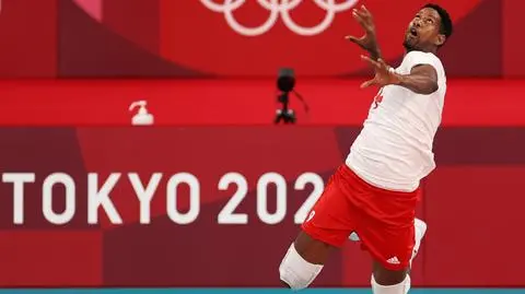 Bomba Leona. Piłkę widać dopiero na powtórkach