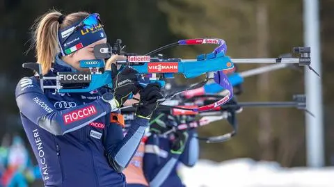 Vitozzi triumfatorką biegu na 15 km. Polskie biathlonistki wciąż daleko za czołówką