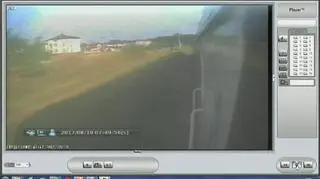 Omal nie wjechał pod pociąg