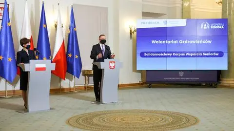 Prezydent podczas wspólnej konferencji prasowej z minister rodziny Marleną Maląg