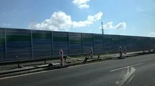 Rozjechane barierki na ekspresówce