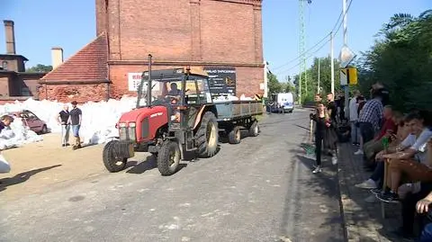 Akcja przeciwpowodziowa w Oławie (woj. dolnośląskie). Burmistrz o współpracy służb i mieszkańców, 17.09, godz. 11.40 