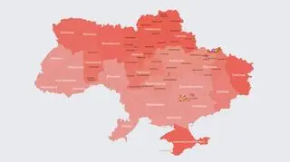 Alarm powietrzny w Ukrainie. Mapa z godz. 5.32 czasu polskiego. Intensywniejszy kolor czerwony oznacza zagrożenie z powietrza 