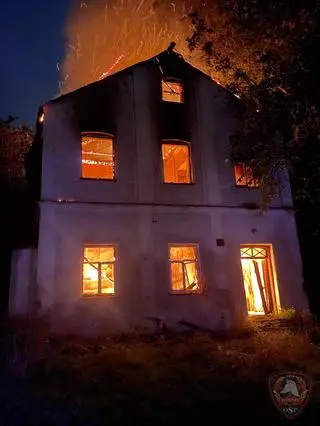 Pożar budynku przy pałacu w Piekarach 