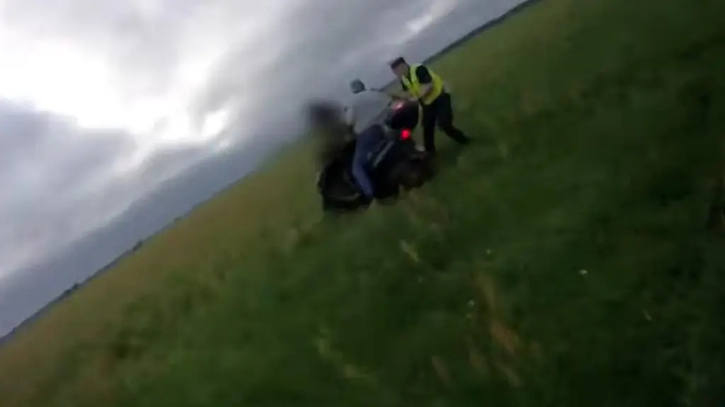 Funkcjonariusze pieszo dogonili kierującego motorowerem 