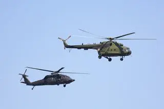 Samoloty i helikoptery nad Wisłostradą